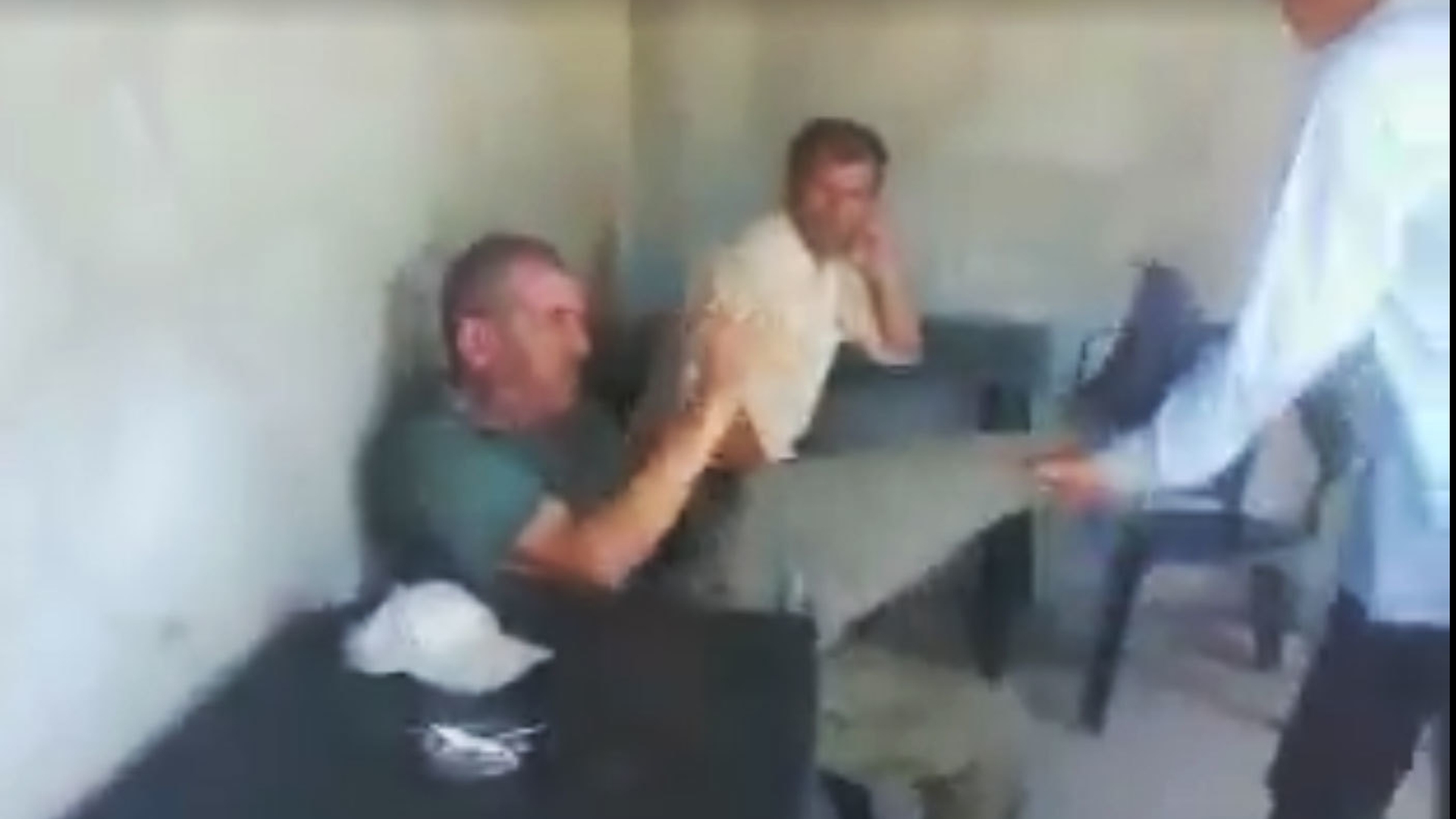 Primarul din Prăjeni a deschis anchetă în sat. I-am aflat povestea lui ”Bruce Lee de la birt”!

