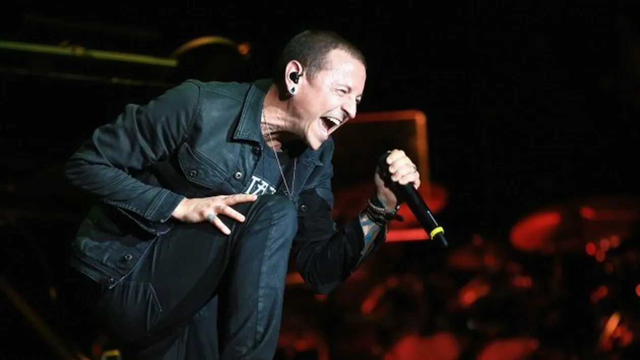 Chester Bennington ar fi copiat sinuciderea prietenului său Chris Cornell! Atenţie, imagini şocante!