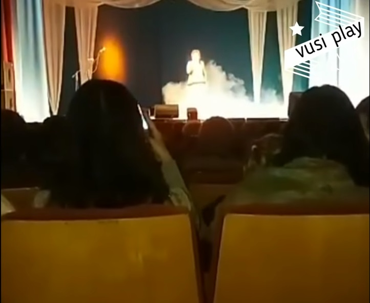 Scene înfiorătoare! O cântăreață celebră a murit în timp ce cânta. Ultimele clipe de viață au fost filmate