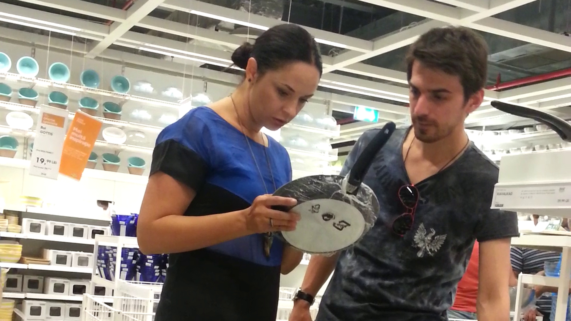 Turcul Andreei Marin se muta in Romania! Zana si-a scos iubitul si “socri” la cumparaturi de casa noua!