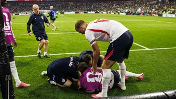 Jordan Henderson ratează restul Cupei Mondiale după un accident stupid. Fotbalistul și-a fracturat mâna în timp ce sărbătorea victoria Angliei și va fi operat