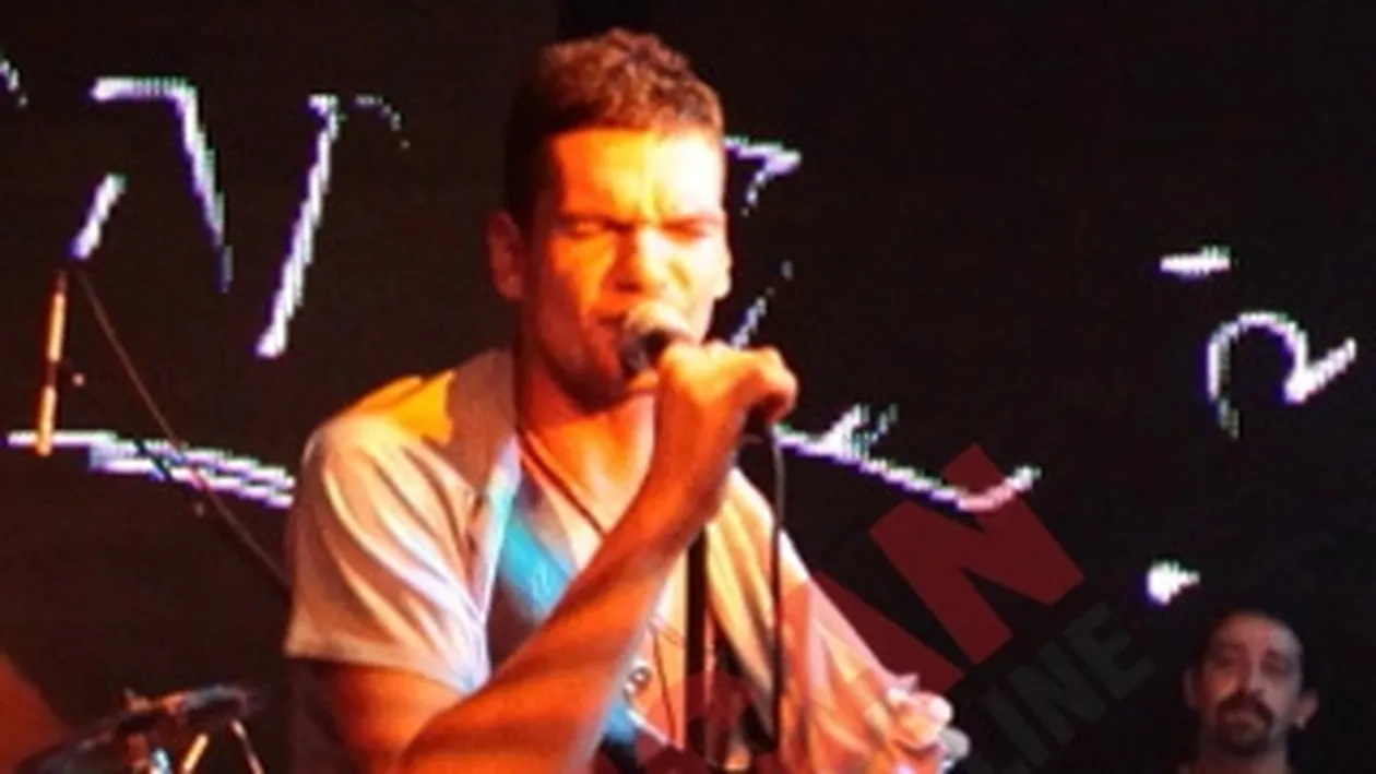 Tudor Chirila si Vama au incins atmosfera! Si-a aratat buricul fanelor isterizate