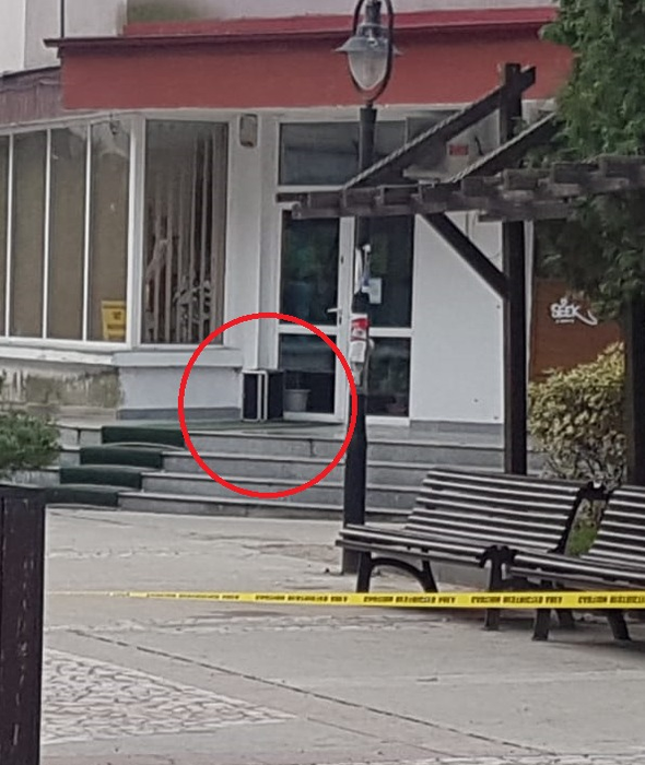 Locul unde a fost abandonat bagajul suspect