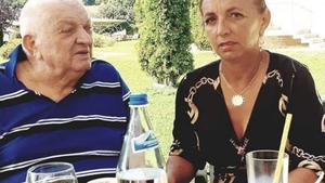Lux faraonic la înmormântarea unui bulibașă din Gilău! S-a aruncat cu confetti din avion