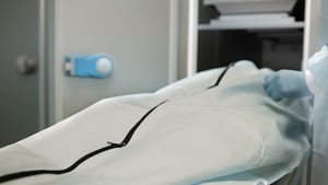 Un bărbat din Turnu Măgurele care a murit acum o lună a fost dezgropat. Ce nemulțumiri are familia