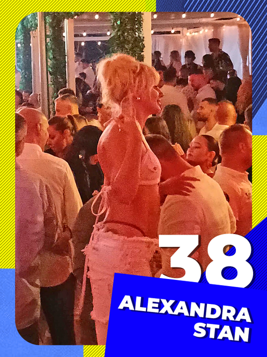 Top 50 sexy-dive care au “lovit” fără milă și au “distrus” asistența. Și-au arătat chiloțeii!