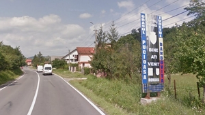 Scandal de proporții la Pucioasa. După șoferul de microbuz care ar fi ademenit o minoră, un profesor e acuzat de comportament ciudat cu elevii