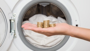 Trucul simplu care te poate ajuta să economisești bani la fiecare spălare. Experții explică greșeala pe care o fac mulți
