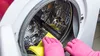 Cum îți cureți corect mașina de spălat. Pașii simpli recomandați de experți pentru a scăpa de mirosuri și bacterii