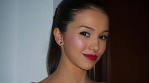 "Memelusa" a fost regina balului de absolvire! Uite ce rochie sexy a purtat sub atenta supraveghere a tatalui ei