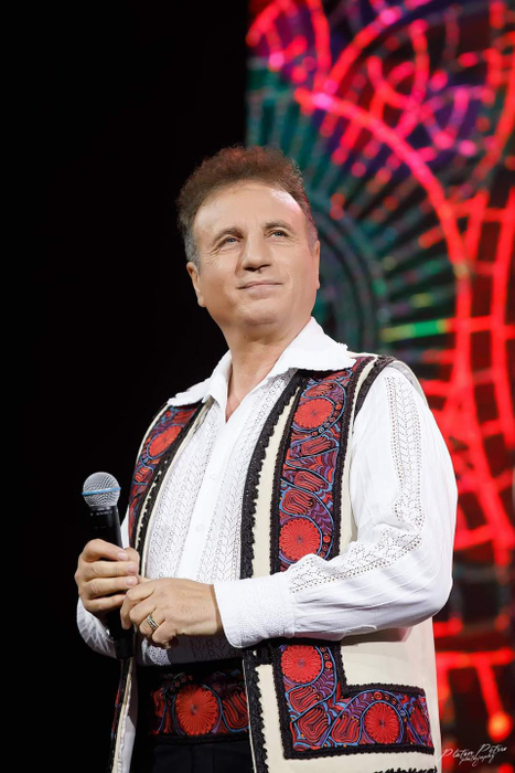 Constantin Enceanu susține că a trecut mai ușor peste probleme, alături de cei dragi (Foto: Facebook)