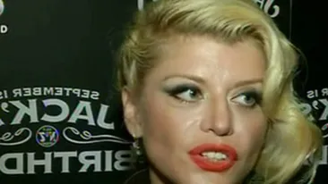 Loredana Groza duce si promoveaza o viata nonconformista! Vezi aici care este secretul ei!