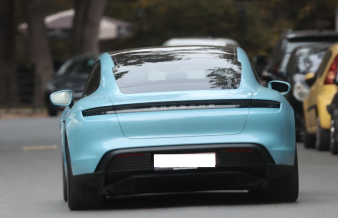 Brigitte, în Porsche-ul nou-nouț, al cărui preț ajunge și la 200.000 de euro, în funcție de dotări (Foto: CANCAN.RO)