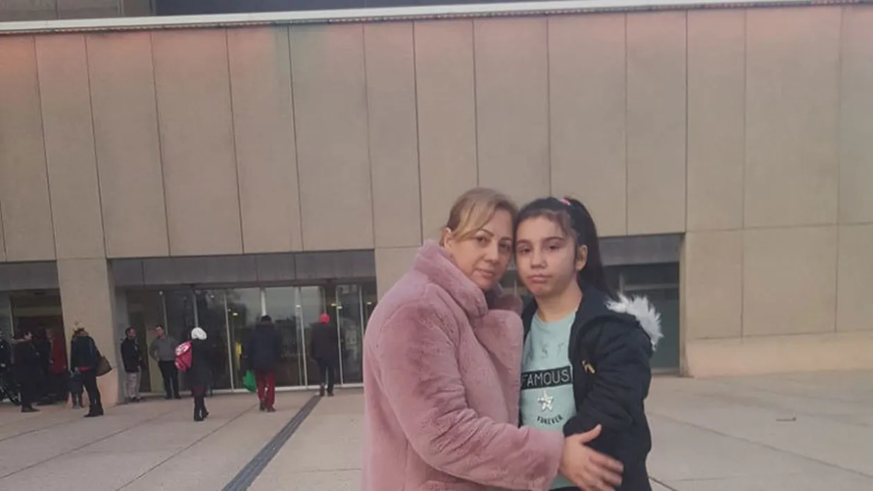 Imagini exclusive din Franţa cu fiica soţilor Rotariu. Micuţa arsă cu ţigara şi otrăvită cu acid a făcut a 44-a operaţie: În vară ar urma să...