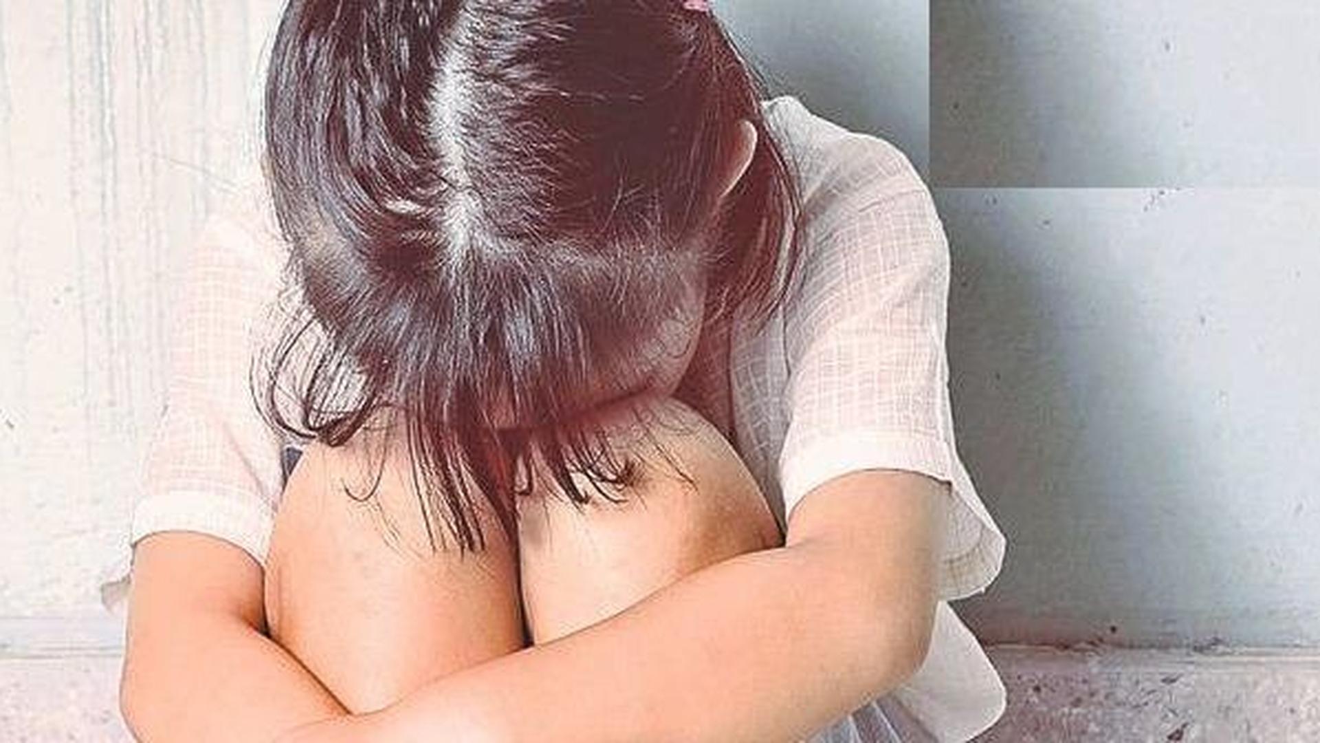 Caz șocant în Hunedoara! Un bărbat de 80 de ani este acuzat că ar fi agresat sexual o fetiță de 6 ani