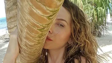 ANNA LESKO, extrem de sexy! I s-au văzut sânii prin bluză!