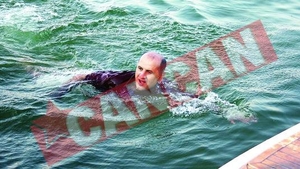 Copos a facut baie in mare imbracat