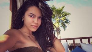 Carmen iubeşte din nou? Fiica lui Adrian Minune, surprinsă în ipostaze tandre cu un bărbat celebru