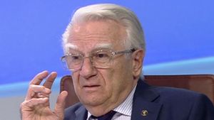 Vești alarmante despre transmiterea coronavirusului! Academicianul Victor Voicu: „Putem fi infectați și pe cale digestivă”