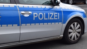 Polițiștii din Germania au avut un șoc după ce au oprit o mașină înmatriculată în România, care circula cu 200 km/oră! Cine era la volan
