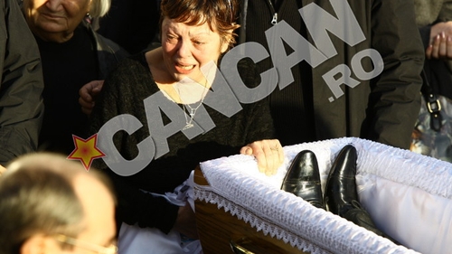 13 fotografii tulburatoare de la inmormantarile care au socat Romania in 2012!