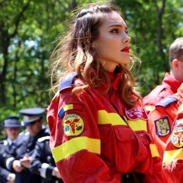 Cine e Giorgiana Loredana Matei, medicul SMURD cu trăsături de model. Povestea incredibilă a tinerei cu față de înger