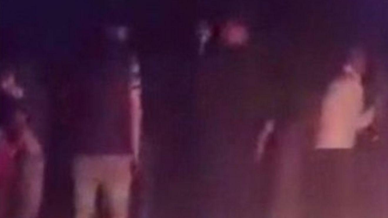 Foc de tabără, dans și mult alcool, chiar în stradă, la Galați! Ce au putut să facă tinerii în plină pandemie de COVID-19