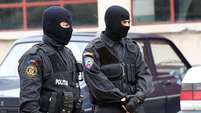 IGPR: 25 de percheziţii domiciliare, efectuate în Arad, la suspecţi de trafic de migranţi