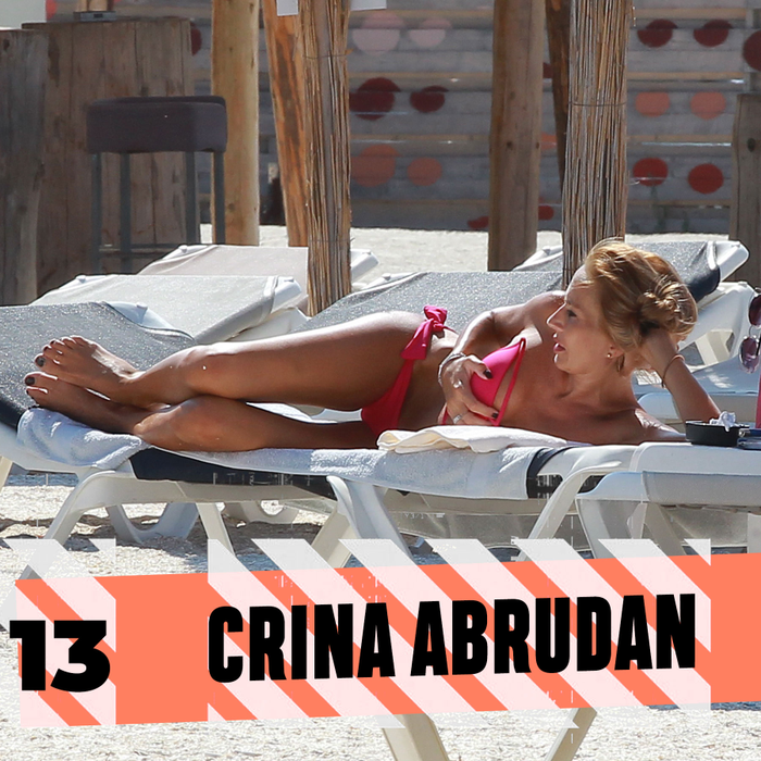 Top 30 vedete care “s-au jucat” cu sutienul pe plajă. Ce locuri ocupă în clasament Mihaela Rădulescu, Loredana Groza, Oana Zăvoranu, Ruby sau Roxana Vancea