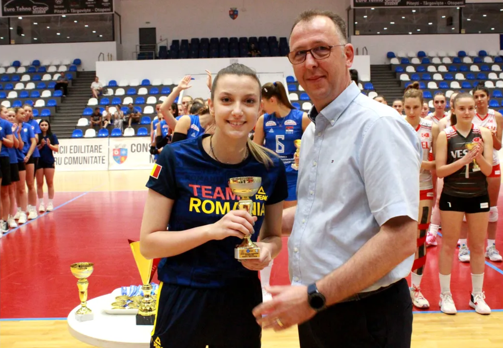 Adin Cojocaru a primit Premiul de Excelență la Gala Mari Sportivi pentru un an 2023 cu mari succese în volei! „Ne dorim să confirmăm ceea ce s-a întâmplat acum”. VIDEO