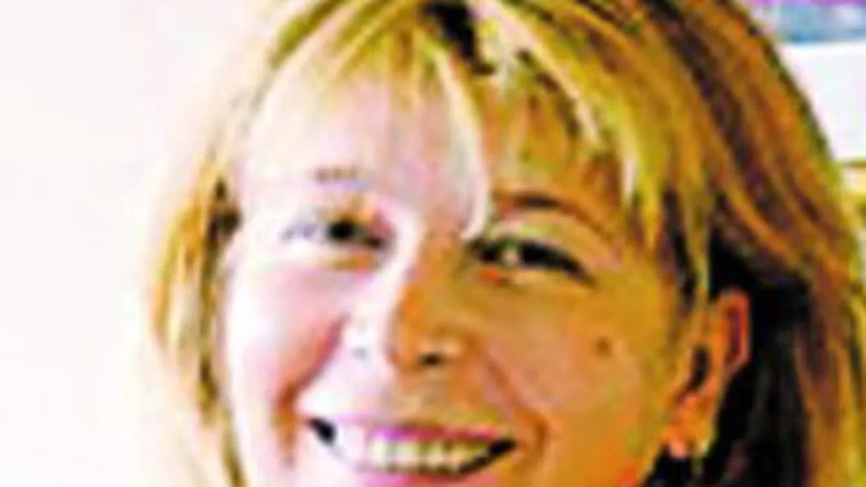 Doi adulti care divorteaza nu isi parasesc nicio clipa rolul de parinte