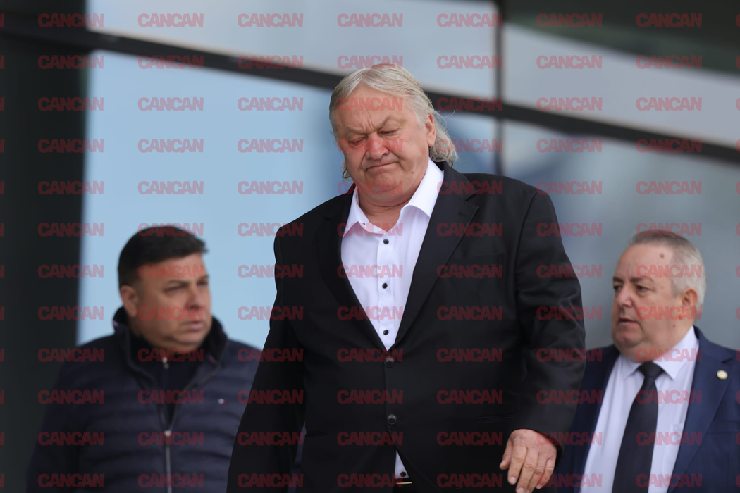 Politicieni, foști jucători și sute de fani își iau rămas bun de la Mircea Lucescu. Ultima zi de omagiu pe Arena Națională