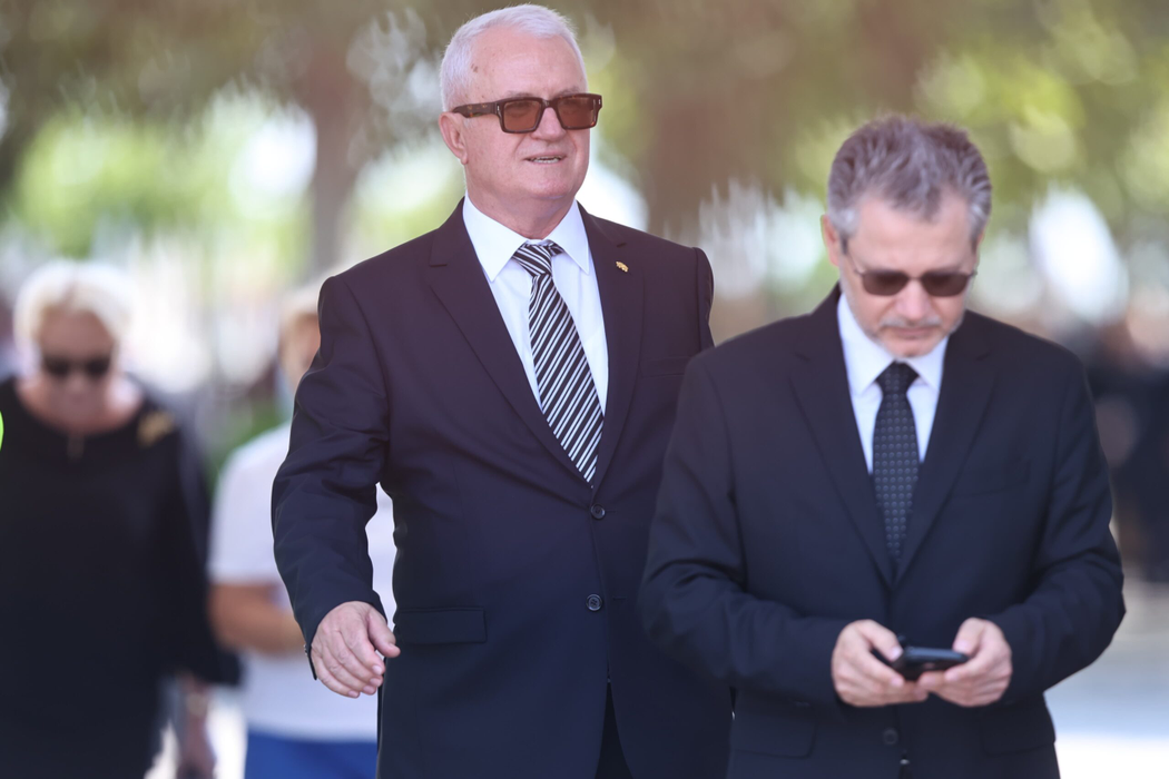 Cât a costat înmormântarea lui Ion Iliescu? 7.000 euro dintr-un foc doar pe sicriu și dric