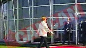 Berlusconi a lasat-o cu ochii-n soare pe Merkel