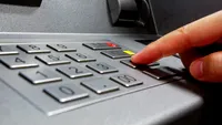 Ce se întâmplă dacă apeşi tasta 5 la bancomat? Detaliul care te poate lăsa fără banii de pe card instant