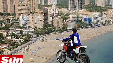 Record mondial incredibil! A mers pe sarma cu motorul, la 185 de metri inaltime