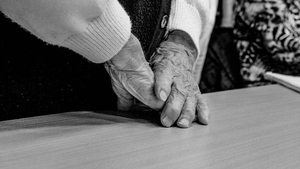 Anchetă la un cămin de bătrâni din Gorj. O femeie internată a fost muşcată de şobolani