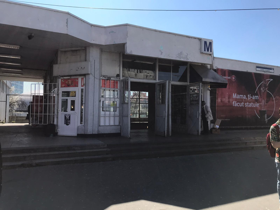 Stațiile de metrou sunt goale