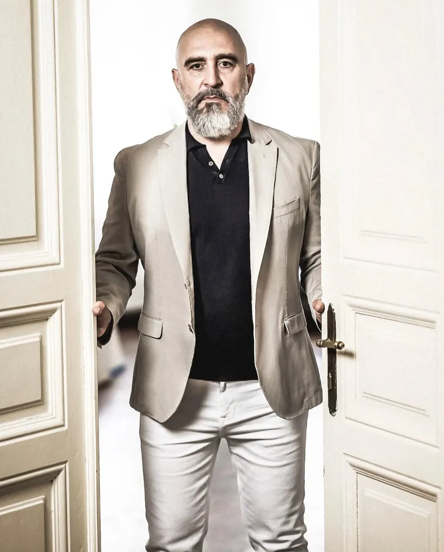 Răzvan Exarhu va fi gazda noii emisiuni de la Pro Tv "La bine și la roast"