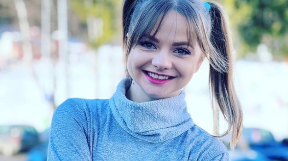 Cum arată Fetița Zurli, fără costumaţii. Actrița Vero Căliman are 32 de ani