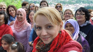 Daciana – SELFIE cu ambasadoarele. Eurodeputata promoveaza Romania Frumoasa