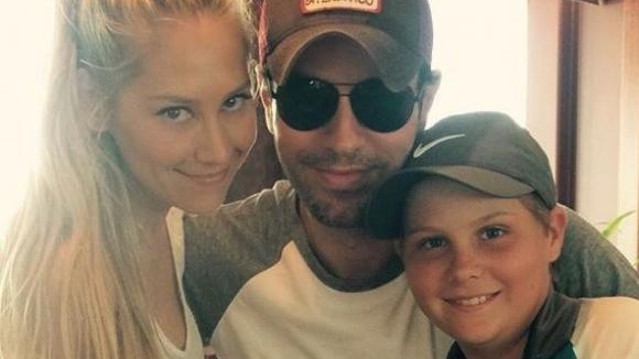 Enrique Iglesias, tătic de gemeni! Ce nume au ales cântăreţul şi Anna Kournikova pentru bebeluşii născuţi în secret
