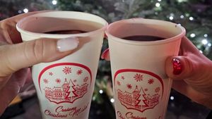 Cât costă un vin fiert la "târgul bogaților" din Cluj. Un ceai este 32 de lei