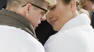Jennifer Lopez, o noua sedinta foto incendiara in costum de baie cu decolteu adanc! De la makin of nu a lipsit iubitul ei, Casper!