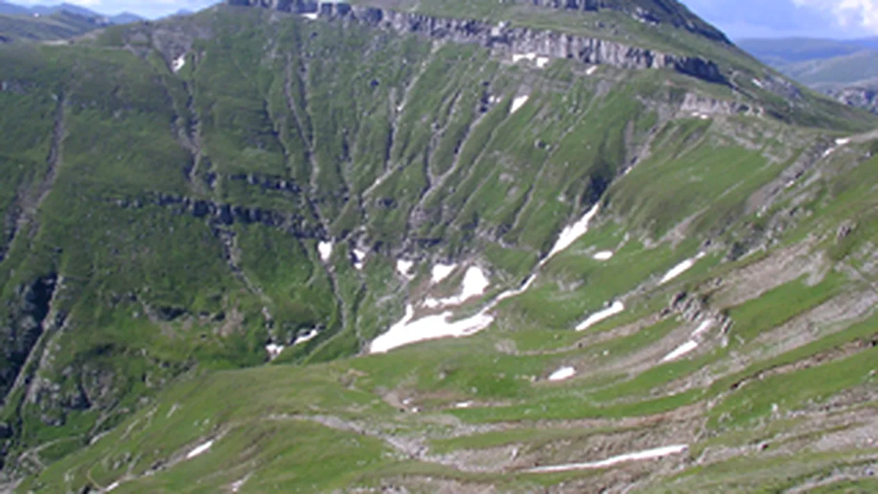 O turista a fost  ranita dupa ce a cazut pe Valea Cerbului in Masivul Bucegi