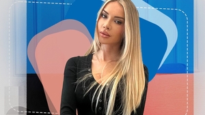 Ce ascunde Otilia Bilionera când urcă pe scenă. Artista se confruntă cu o problemă gravă! Remediul uluitor: filme de groază și criminali în serie!