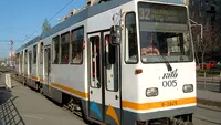 Haos în Capitală! O dubă s-a răsturnat pe şinele tramvaiului 32 