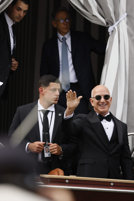 Jeff Bezos. sursă -  Hepta