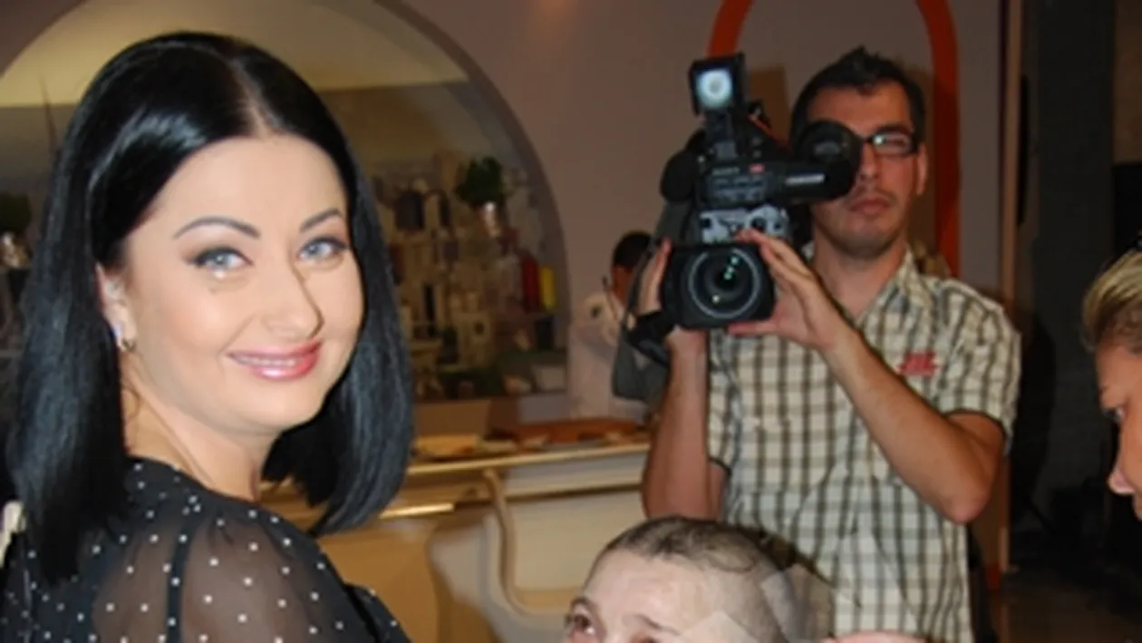 Corina Alexandru a facut-o sa planga pe Gabriela Cristea in direct la Kanal D! A donat 1.000 de euro pentru Andreea Popescu