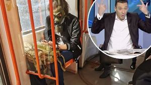 Cum a reacționat Mircea Badea după ce l-a văzut pe acest tânăr din București, în tramvai, protejându-se cu o mască de gaze împotriva coronavirusului